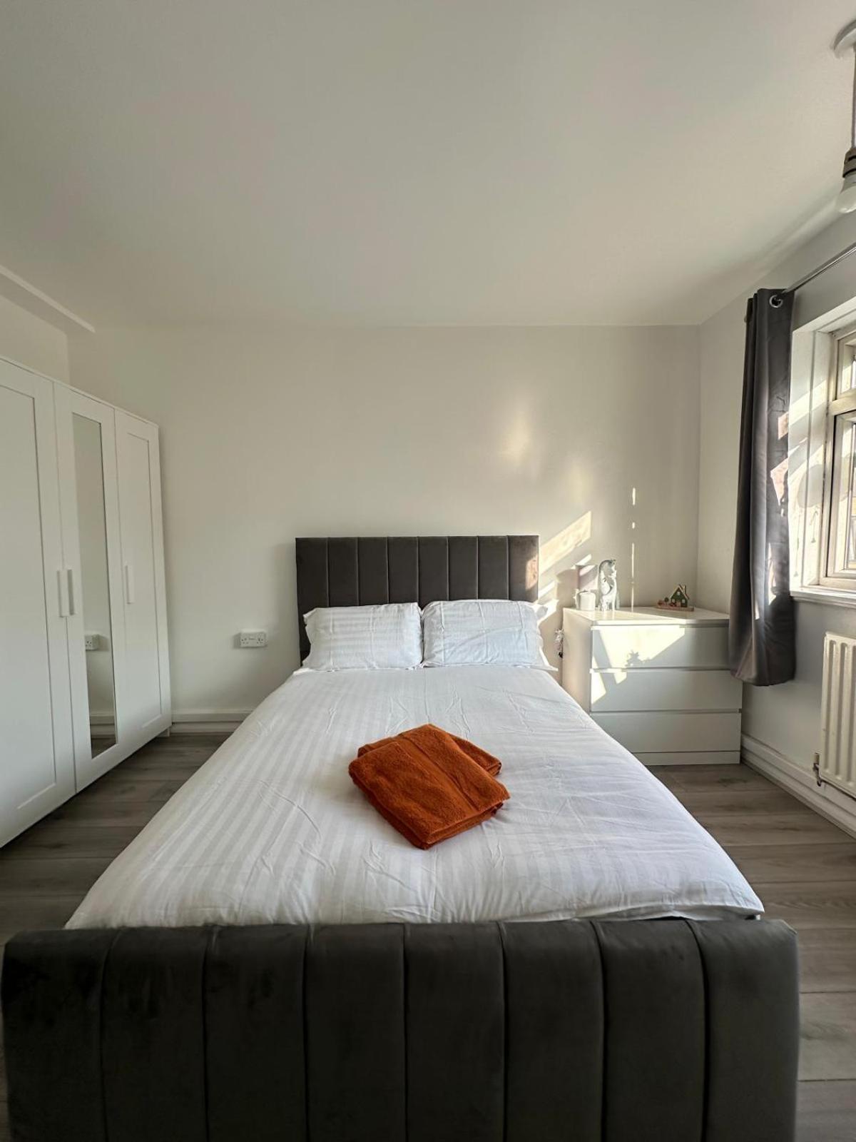 Séjour chez l'habitant Modern In A 4 Bedroom Flat In London, Shared Bathroom! Londres