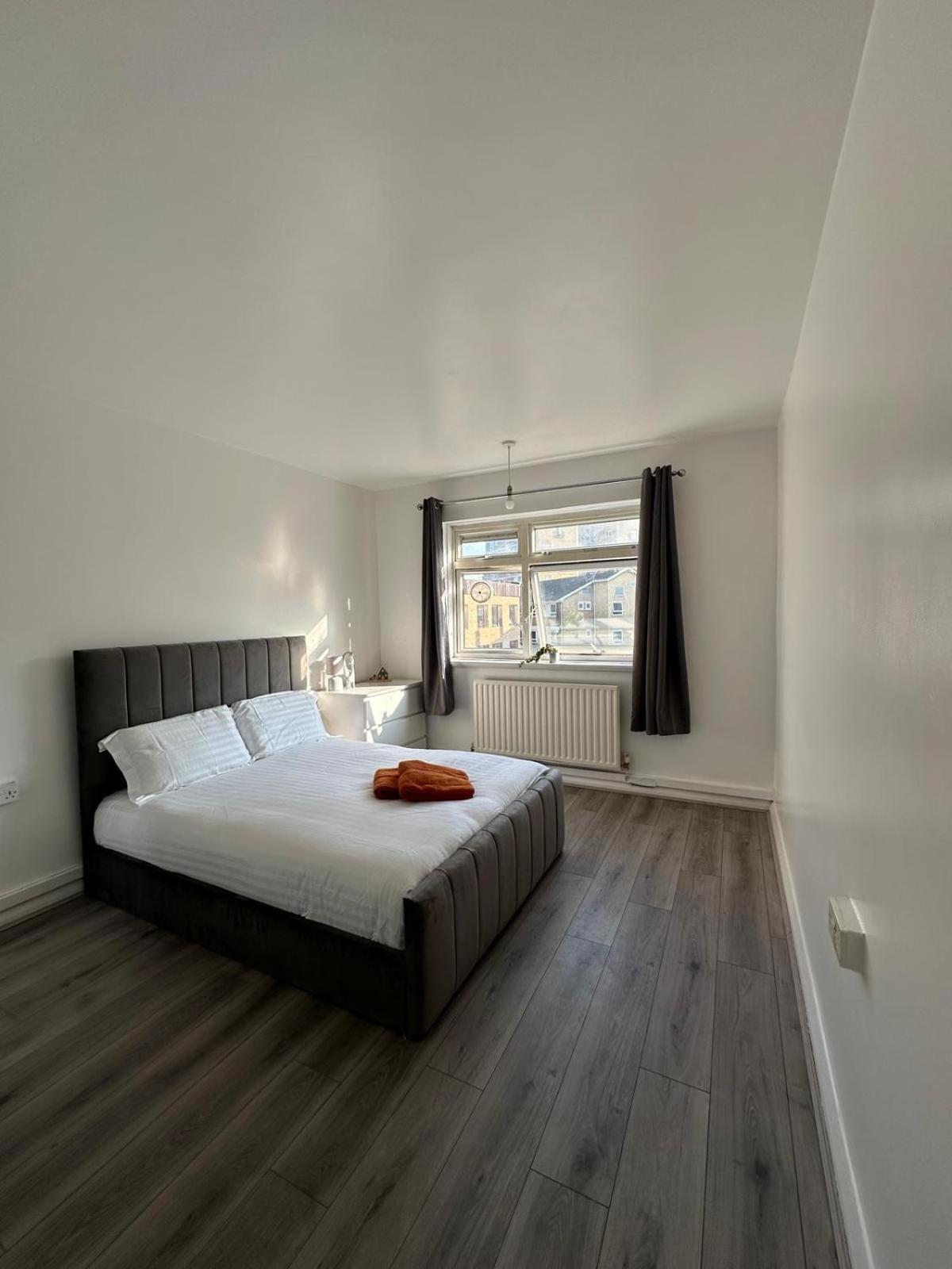 Séjour chez l'habitant Modern In A 4 Bedroom Flat In London, Shared Bathroom! *