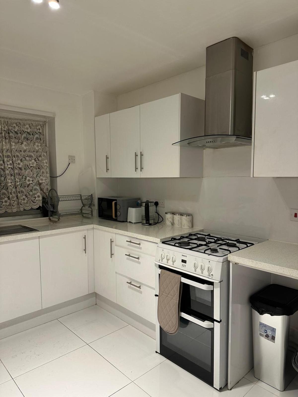 Modern In A 4 Bedroom Flat In London, Shared Bathroom! Séjour chez l'habitant Londres