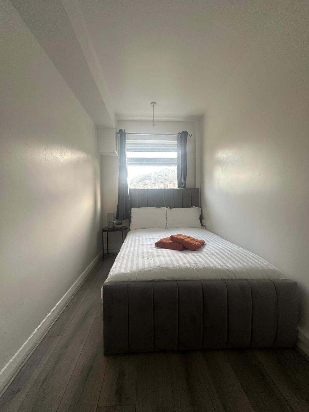 Modern In A 4 Bedroom Flat In London, Shared Bathroom! Séjour chez l'habitant *
