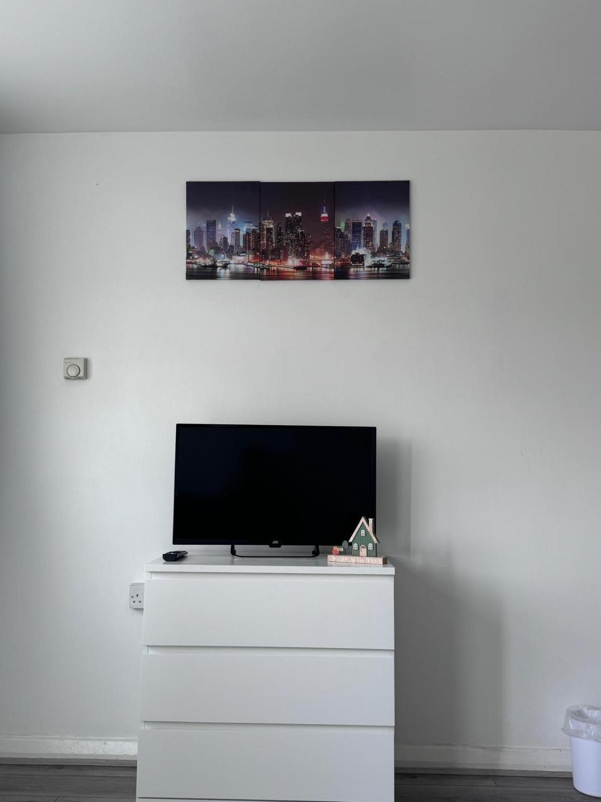 Modern In A 4 Bedroom Flat In London, Shared Bathroom! Séjour chez l'habitant *