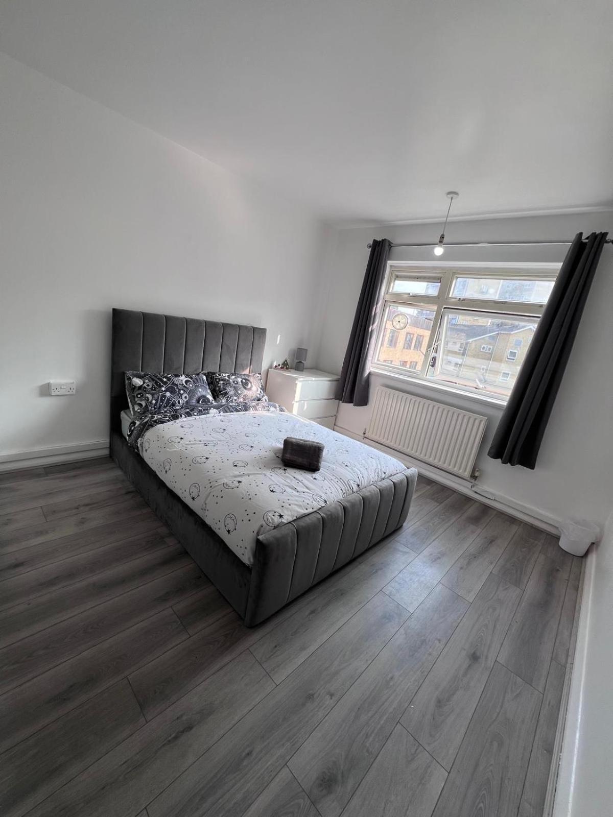 Modern In A 4 Bedroom Flat In London, Shared Bathroom! Séjour chez l'habitant *
